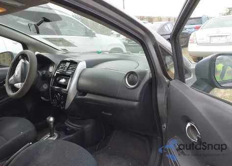 2015 Nissan Versa Note S (Sr)/S Plus/Sl/Sr/Sv z USA, uszkodzony, nr VIN 3N1CE2CP5FL414697